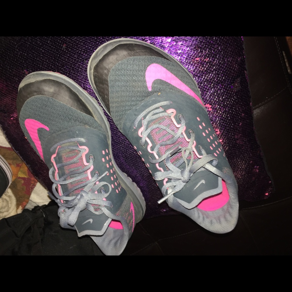 Nike shoes size 7.5 barely ever worn!!!